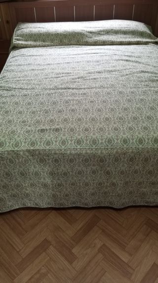 Colcha de cama de 1,50 beige con detalles florales