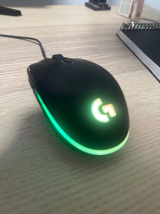 Ordenador de sobremesa blanco