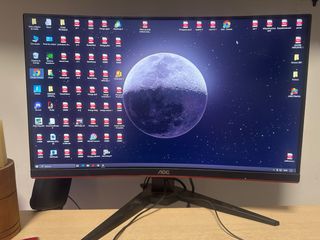 Ordenador de sobremesa blanco