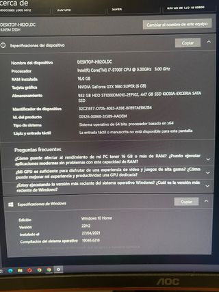 Ordenador de sobremesa blanco