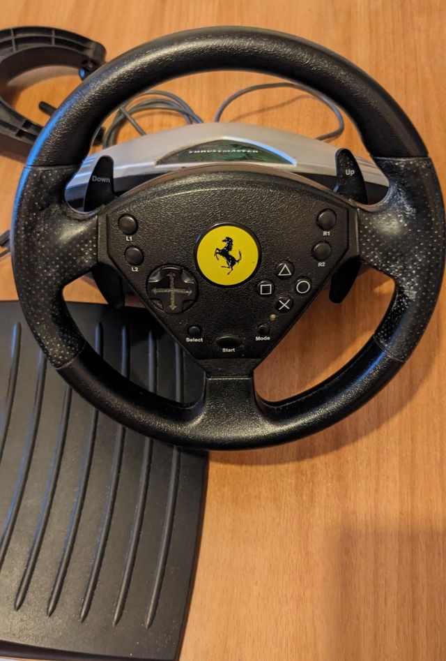 Volante e pedali Thrustmaster PS1/PS2