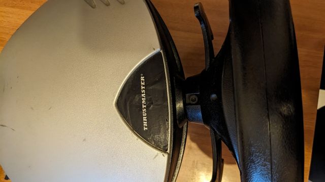 Volante e pedali Thrustmaster PS1/PS2