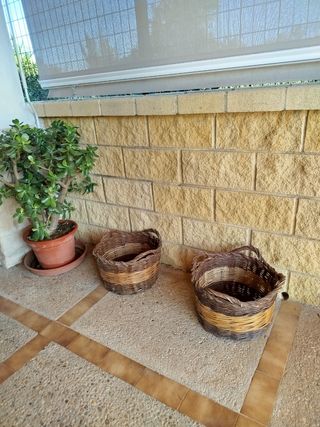 Cesto de mimbre antiguo con 4 asas