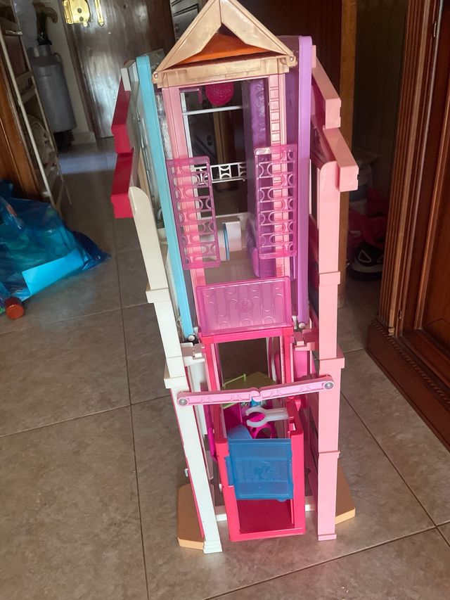 Casita de muñecas con accesorios