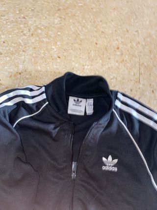 Chaqueta Adidas Negra con Rayas Blancas