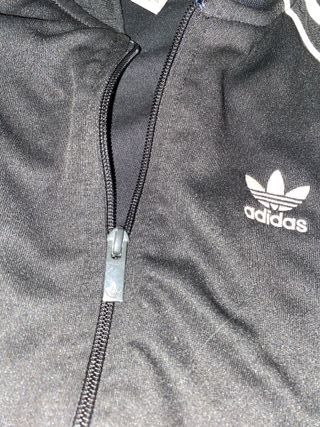 Chaqueta Adidas Negra con Rayas Blancas
