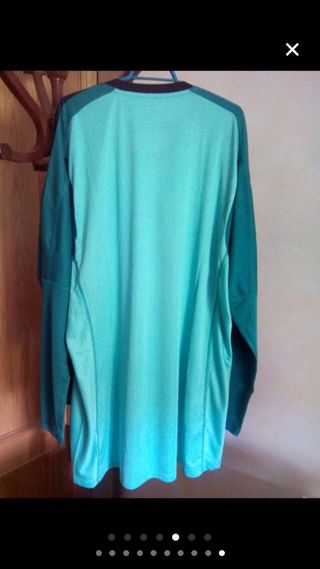 PARKA NORWAY y CAMISETA ADIDAS