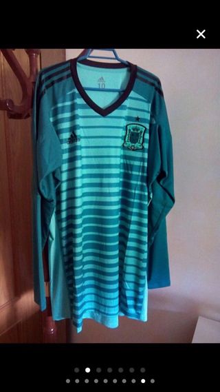 PARKA NORWAY y CAMISETA ADIDAS