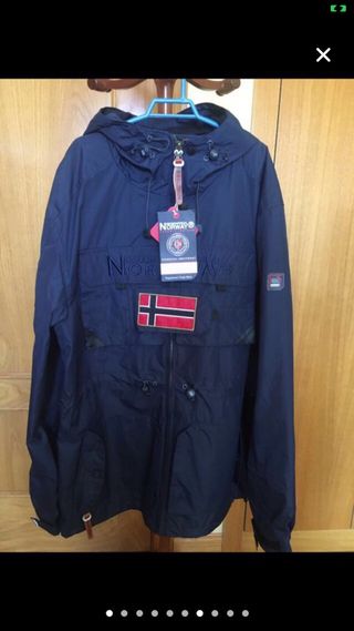 PARKA NORWAY y CAMISETA ADIDAS