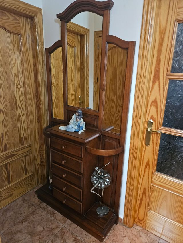 Entradita de madera con espejo