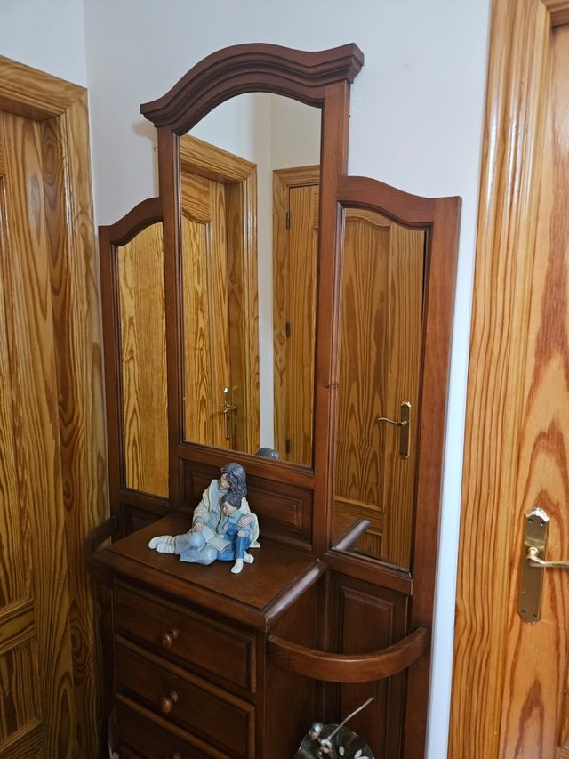 Entradita de madera con espejo