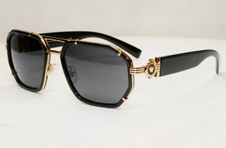 Gafas Versace Negras con cuadro dorado