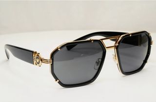 Gafas Versace Negras con cuadro dorado