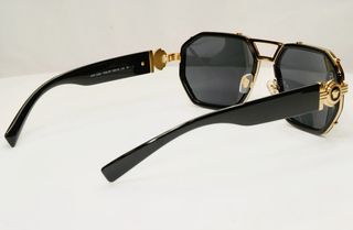 Gafas Versace Negras con cuadro dorado