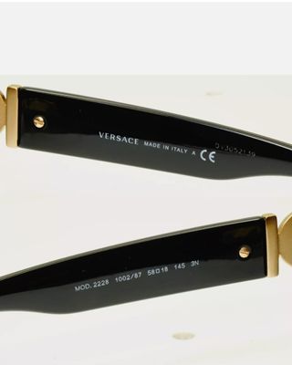 Gafas Versace Negras con cuadro dorado