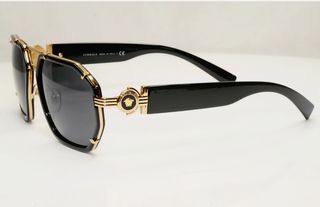 Gafas Versace Negras con cuadro dorado