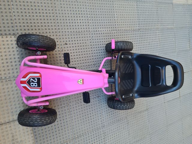 Kart a pedales rosa para niña