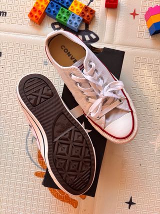 Converse Talla 37 Blancas con Detalles Rojos