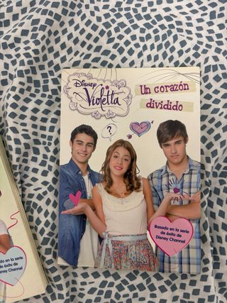 libros violetta en mi mundo y un corazón dividido