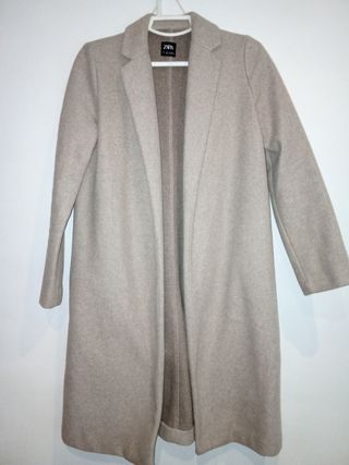Abrigo Zara gris