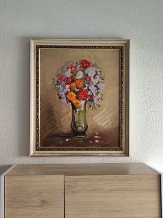 Cuadro óleo pintado con marco dorado.