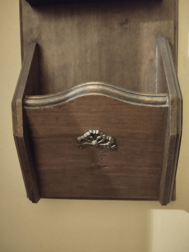 Cuelgallaves de madera