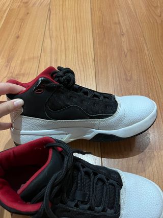 Zapatillas Jordan Negras y Blancas