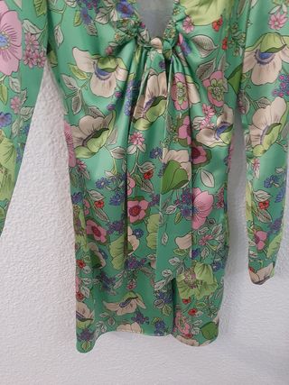 Vestido de flores verde Zara