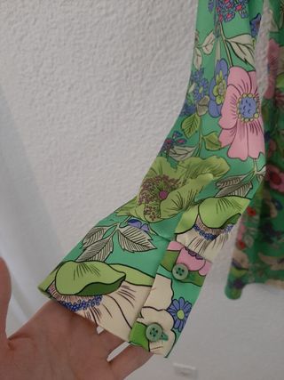 Vestido de flores verde Zara