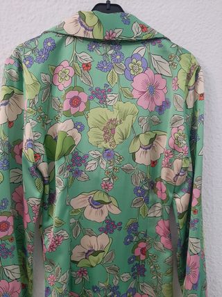 Vestido de flores verde Zara