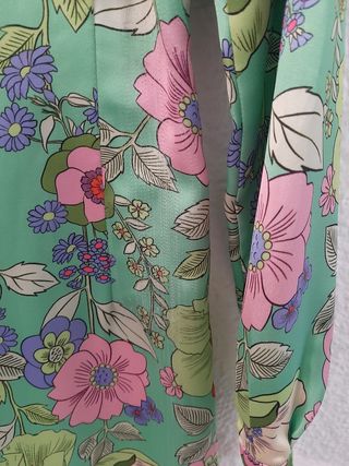 Vestido de flores verde Zara