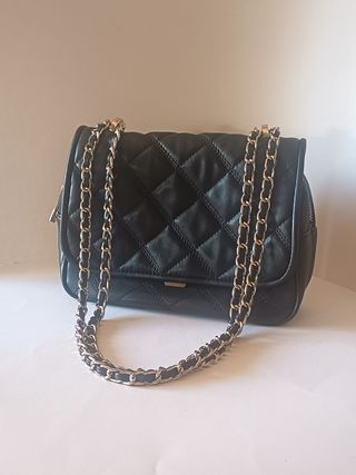 Bolso Zara Negro con Cadena dorada