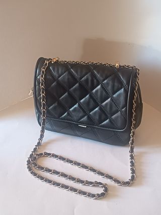 Bolso Zara Negro con Cadena dorada