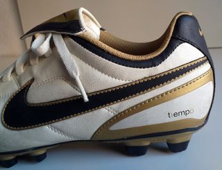 Botas de FUTBOL NIKE modelo TIEMPO - MADRID