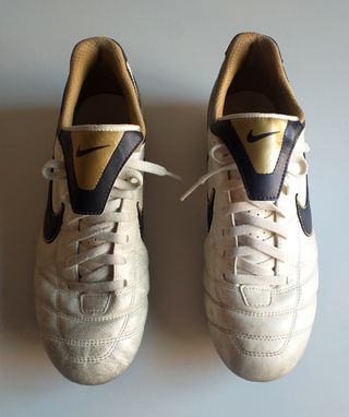 Botas de FUTBOL NIKE modelo TIEMPO - MADRID