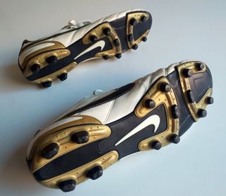 Botas de FUTBOL NIKE modelo TIEMPO - MADRID
