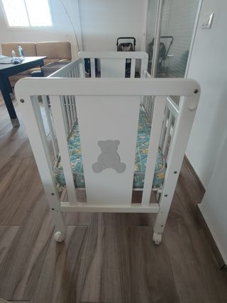 Cuna de madera Blasi Bed.