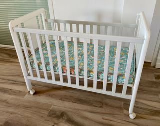Cuna de madera Blasi Bed.