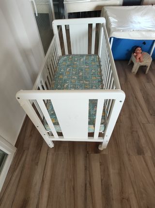 Cuna de madera Blasi Bed.