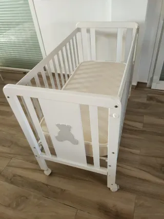 Cuna de madera Blasi Bed.