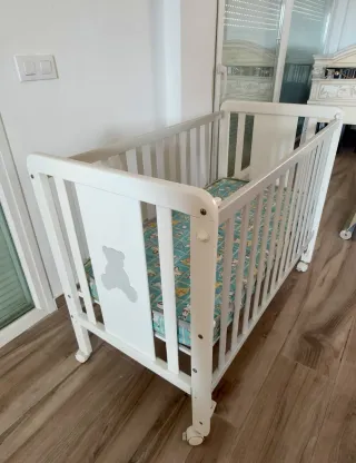 Cuna de madera Blasi Bed.