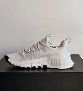 T38 - Nike Free Metcon 6 - Football Grey