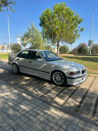 BMW Serie 3  e36 berlina 