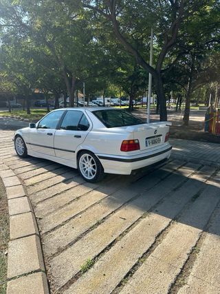 BMW Serie 3  e36 berlina 