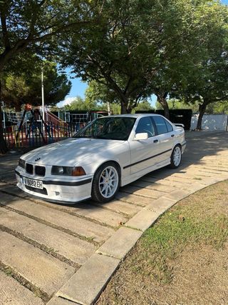 BMW Serie 3  e36 berlina 