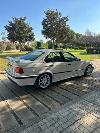 BMW Serie 3  e36 berlina 
