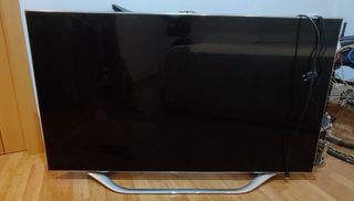 Televisión Samsung Negra y Plateada