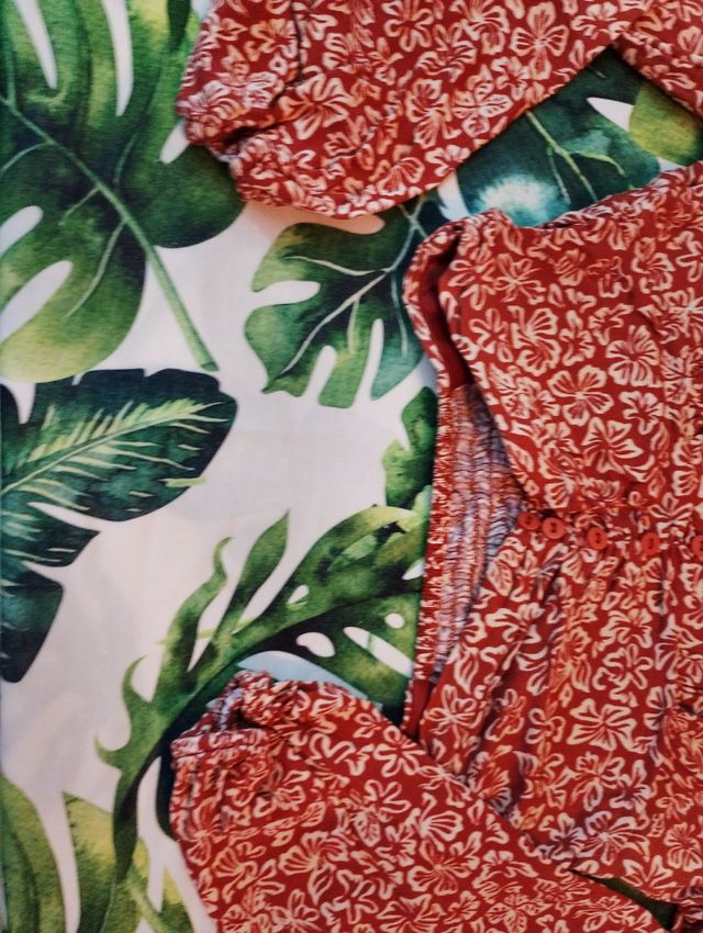 Camiseta estampada floral roja