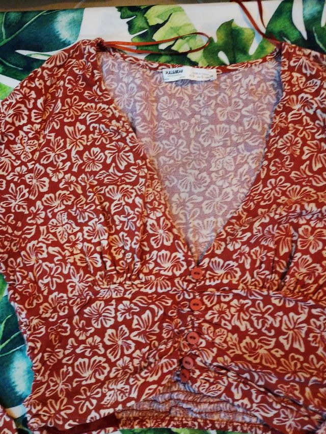 Camiseta estampada floral roja