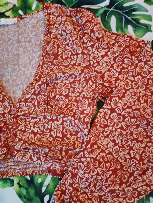 Camiseta estampada floral roja